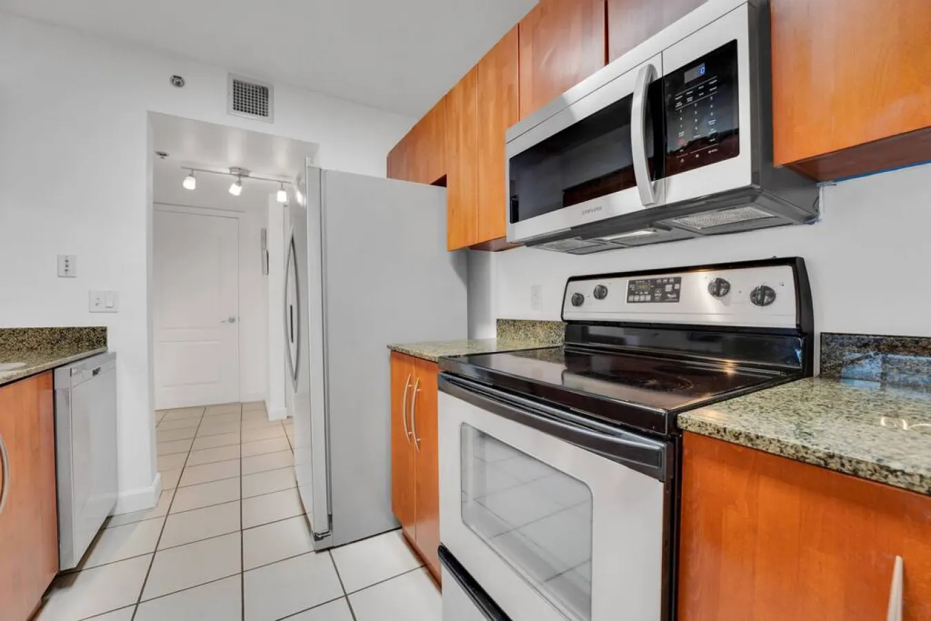 Impressive Unit in the heart of Brickell W Parking 20