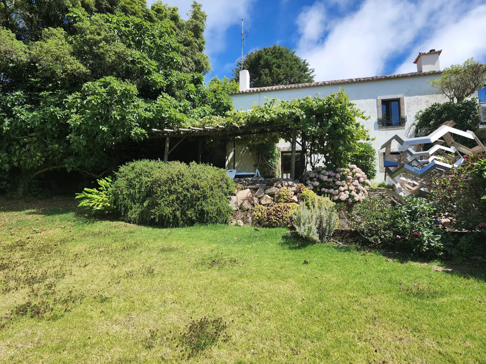 Casa do Celeiro (architect/artist house) 30