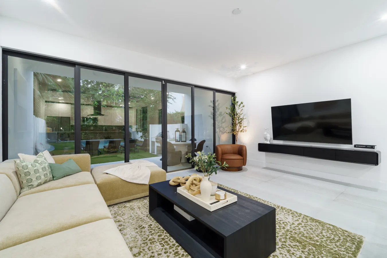 Casablanca 3BR 4BA for 8 Private Pool, Outdoor Dining, Grill, Billiards & More Coconut Grove, Miami 3