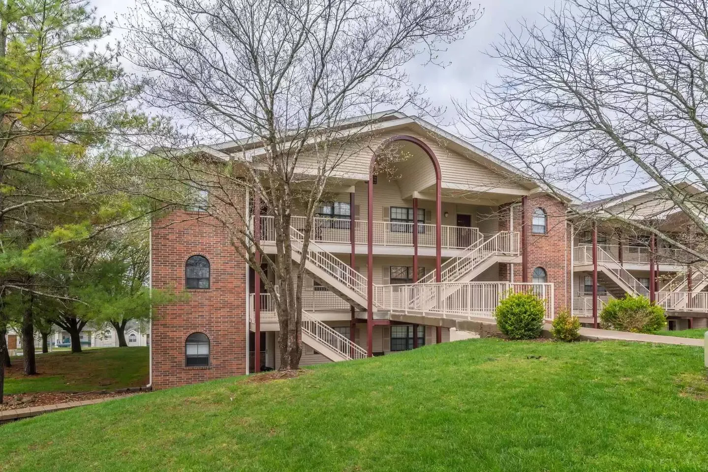 2 Pools/Hot tub/Sauna! 3 min to Strip! Large Condo 10