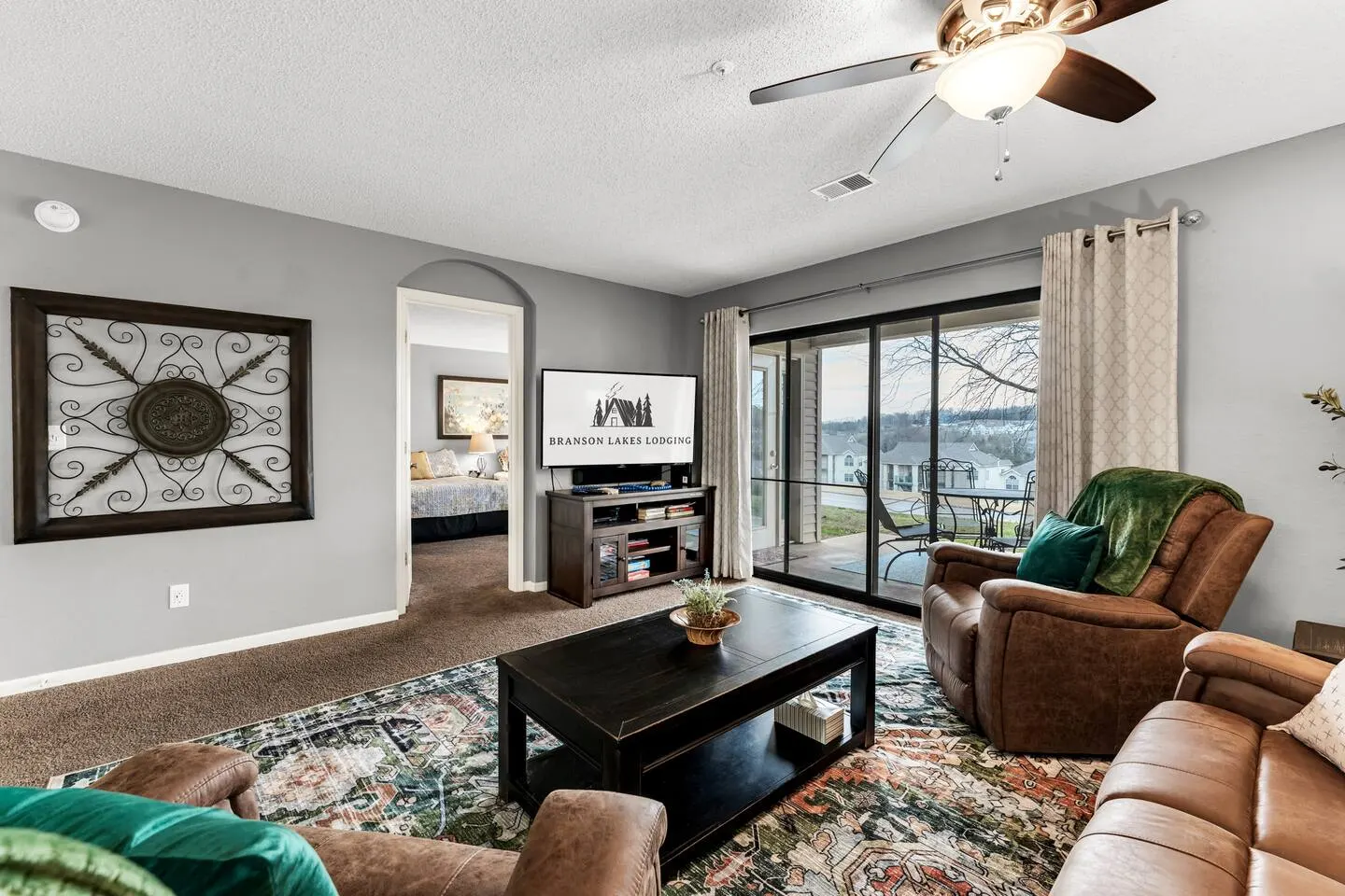 2 Pools/Hot tub/Sauna! 3 min to Strip! Large Condo 11
