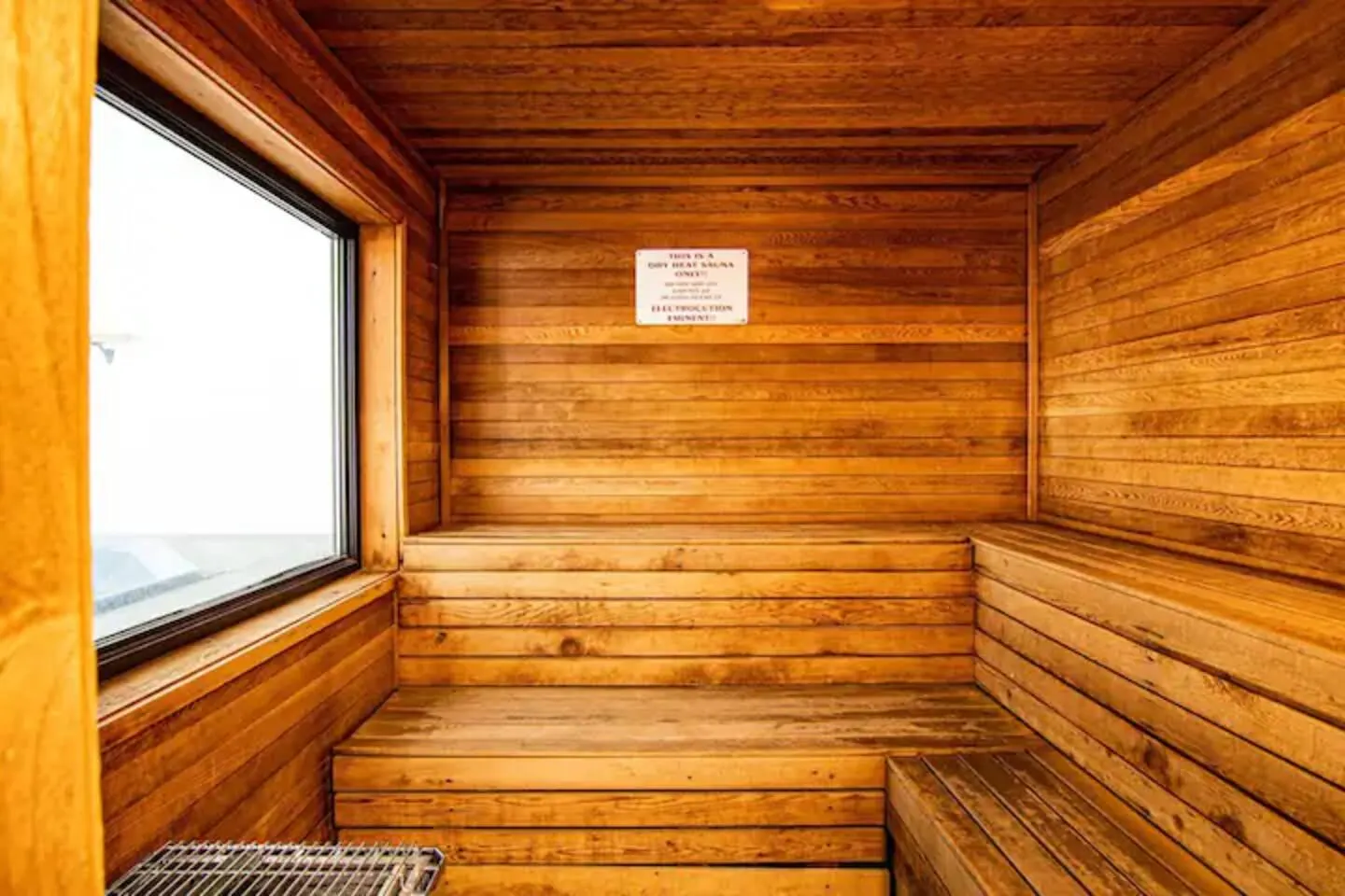 2 Pools/Hot tub/Sauna! 3 min to Strip! Large Condo 15