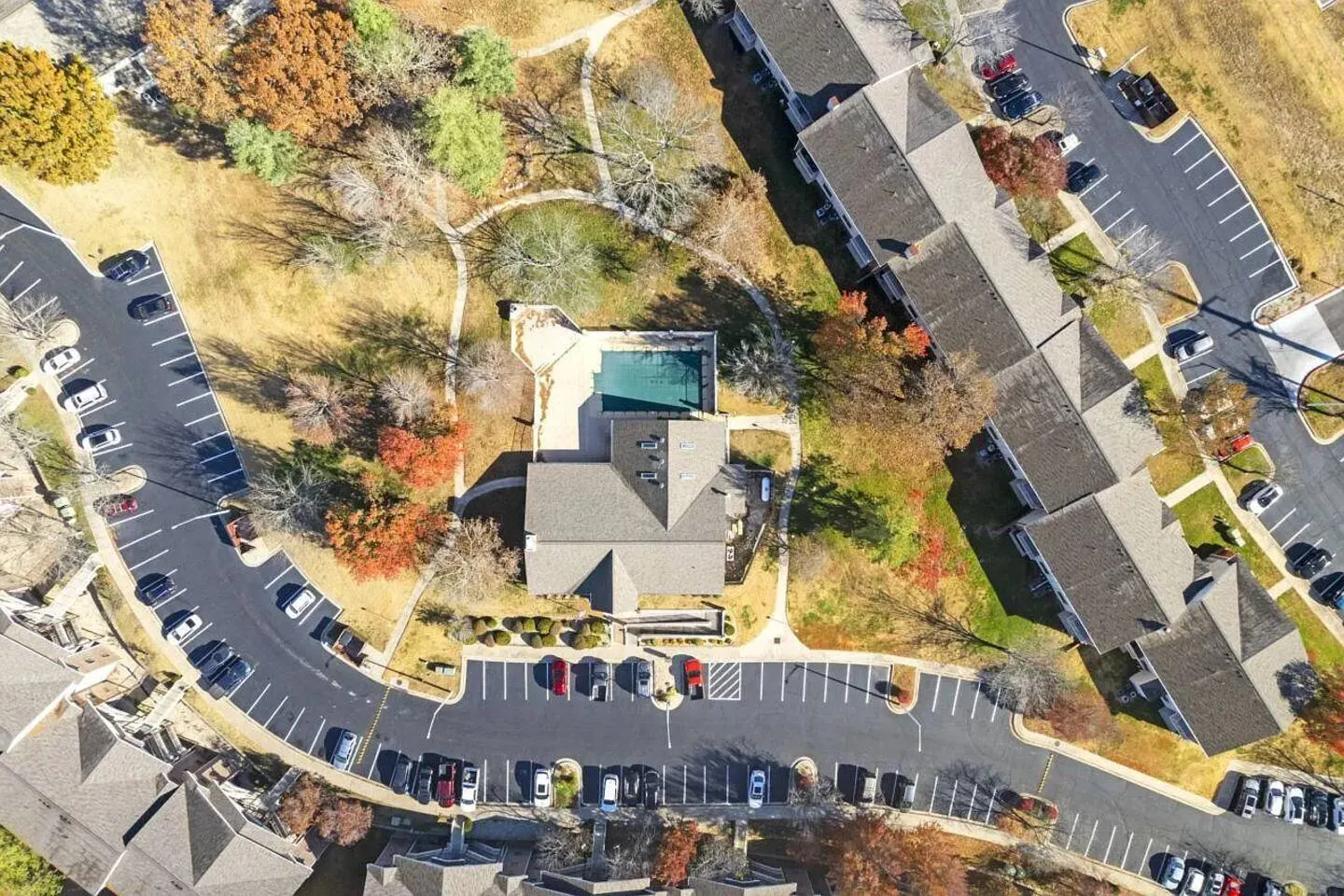 2 Pools/Hot tub/Sauna! 3 min to Strip! Large Condo 17