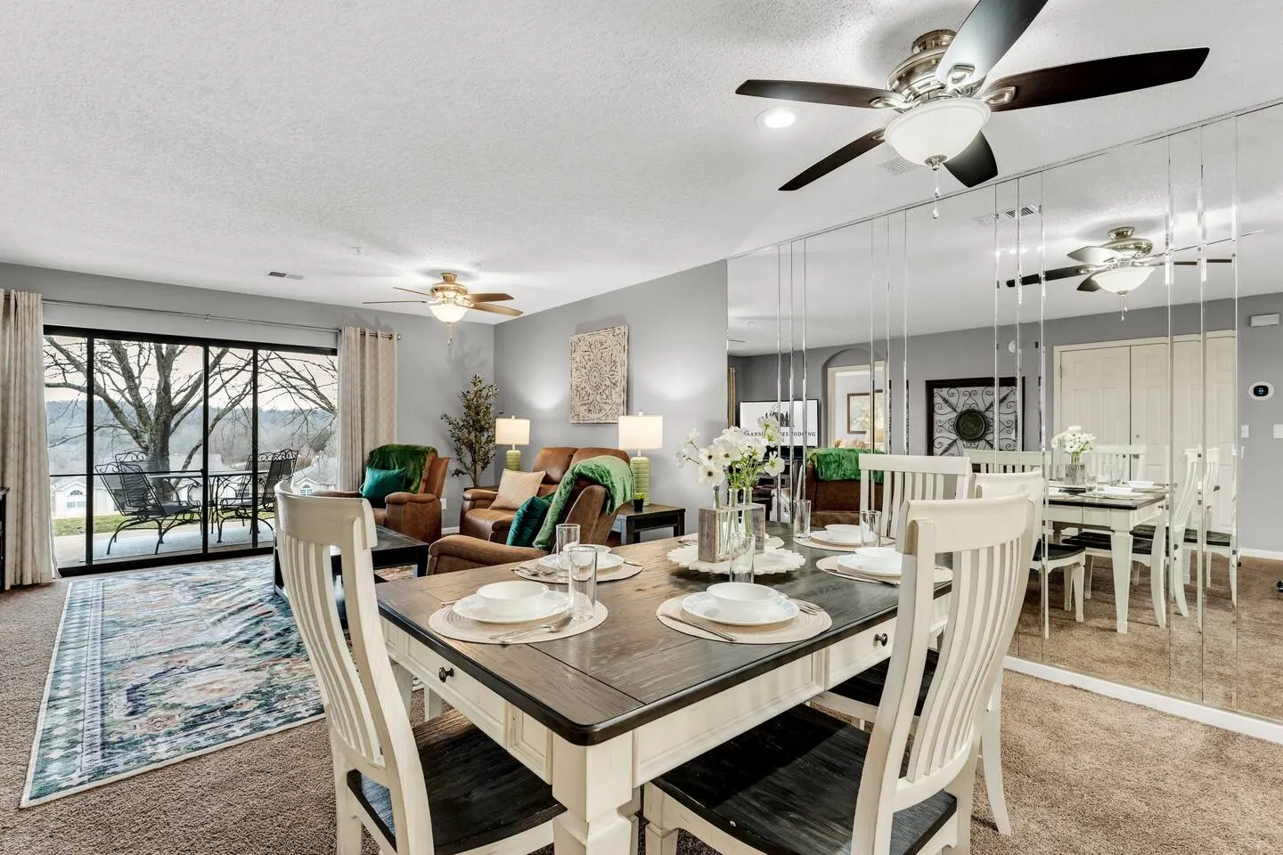 2 Pools/Hot tub/Sauna! 3 min to Strip! Large Condo 3