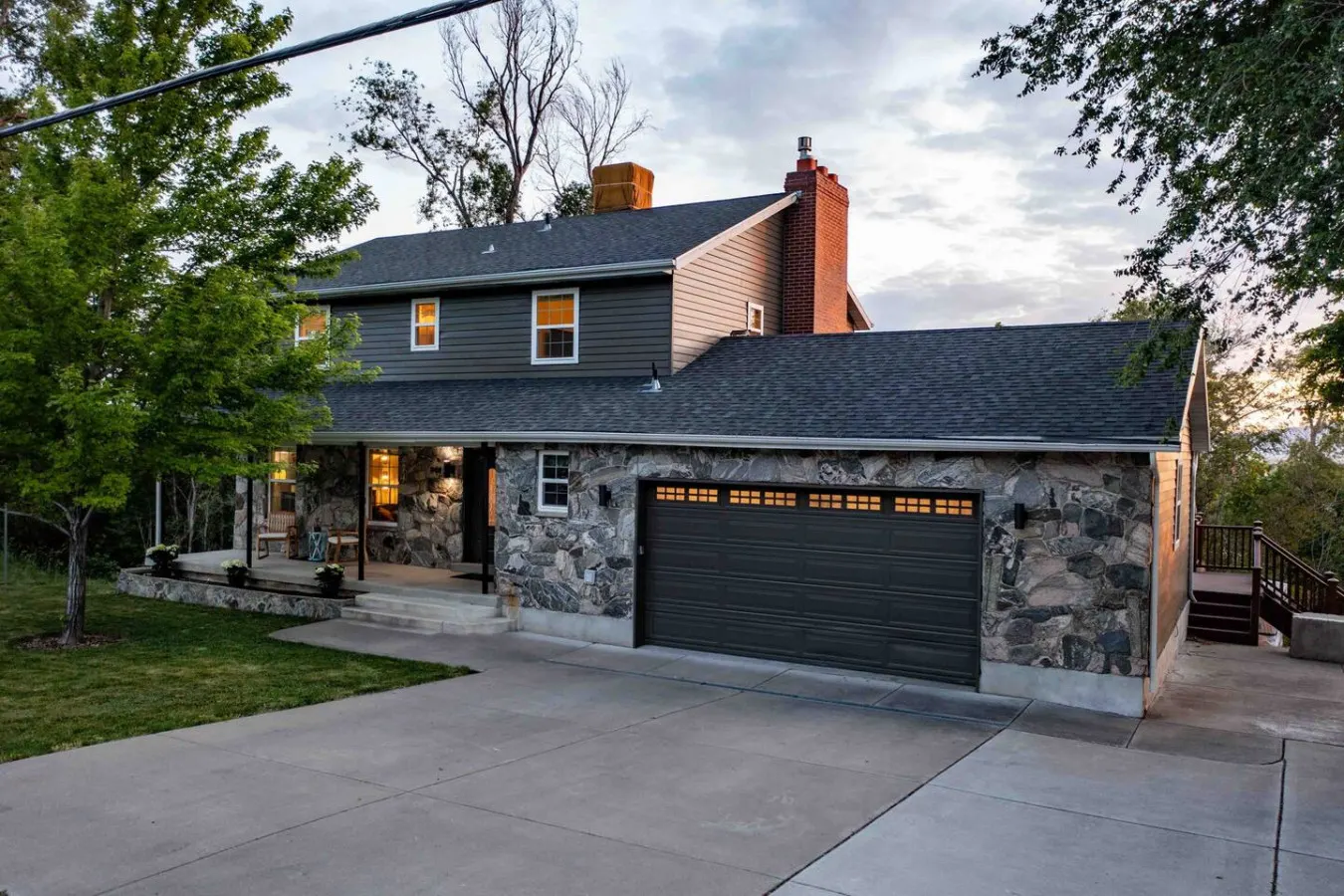 Perfect Farmington Family Home -Hot Tub, Large Deck and View - close to Lagoon!