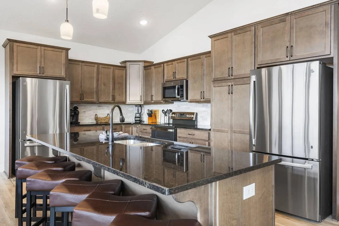 Lakeview Fun! Pool Table, Resort & Private Hot Tub 10