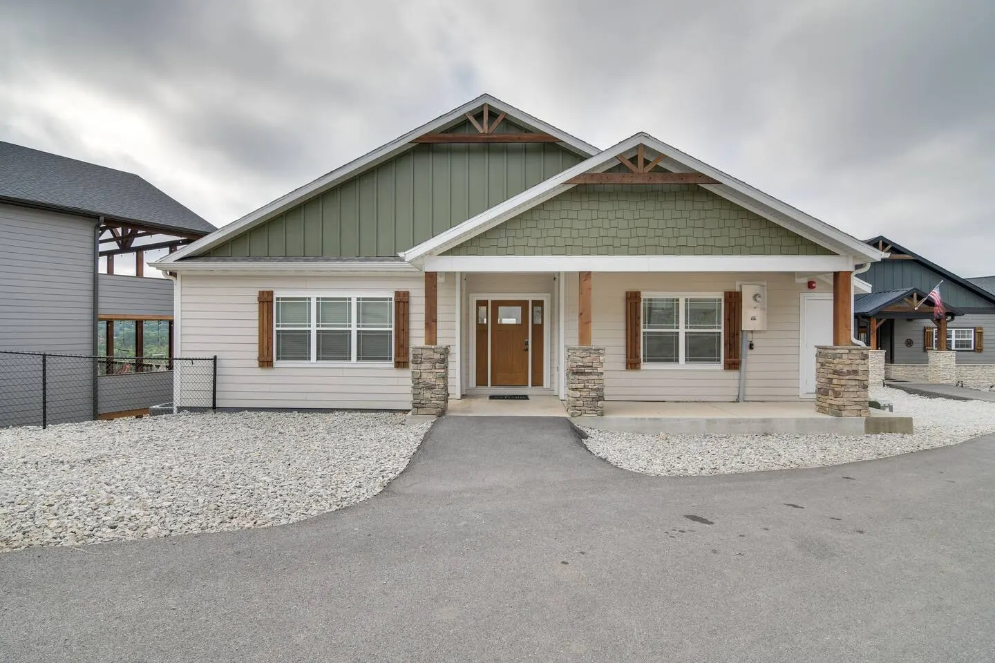 Lakeview Fun! Pool Table, Resort & Private Hot Tub 7