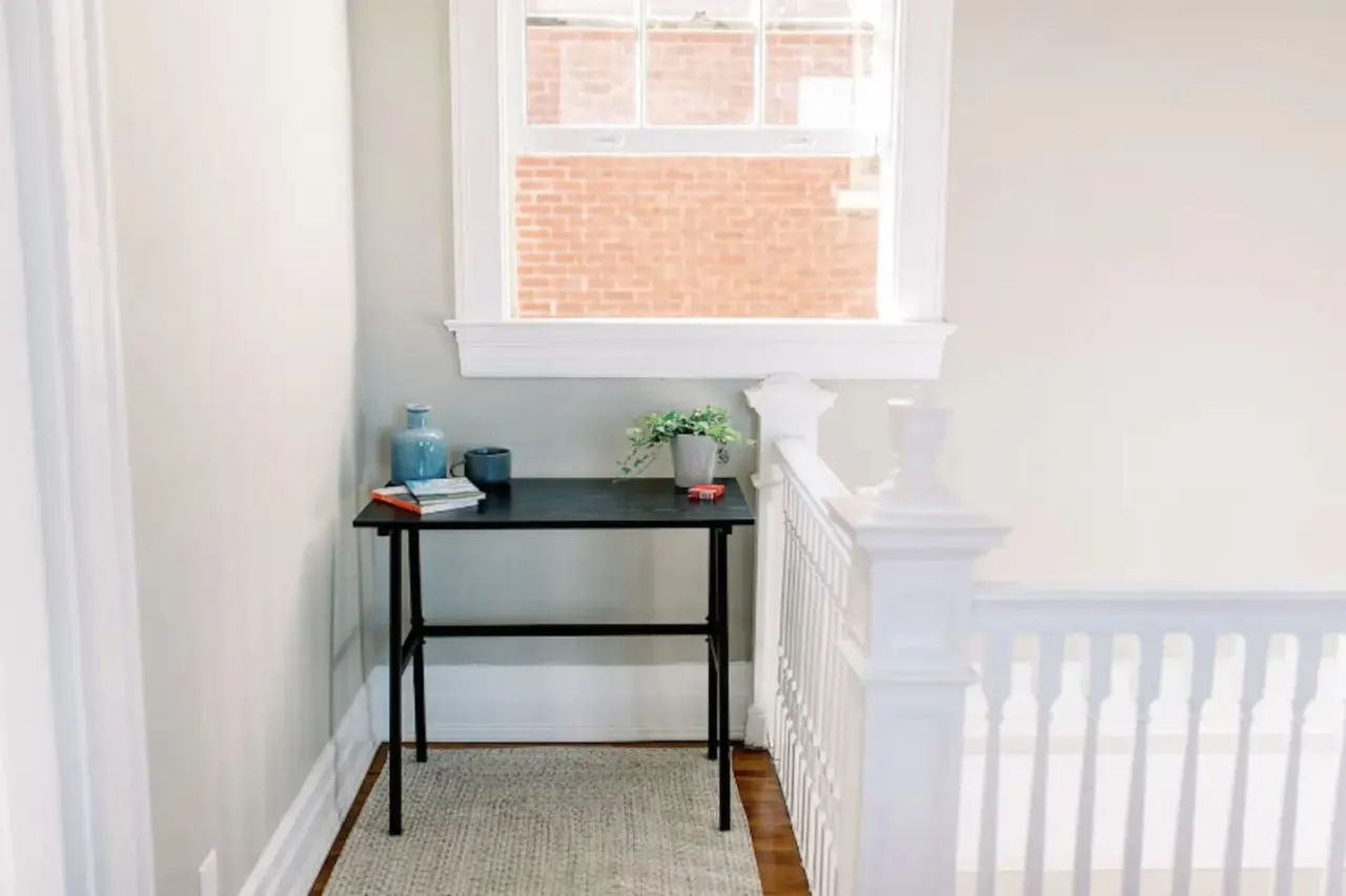 2 king beds - pool table, heart of downtown LYH 18