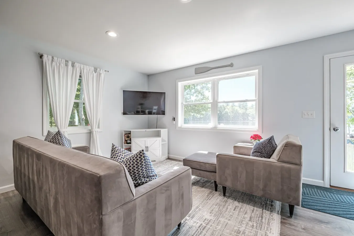 Calm Waters- a Newly Renovated Home on Sebago 9