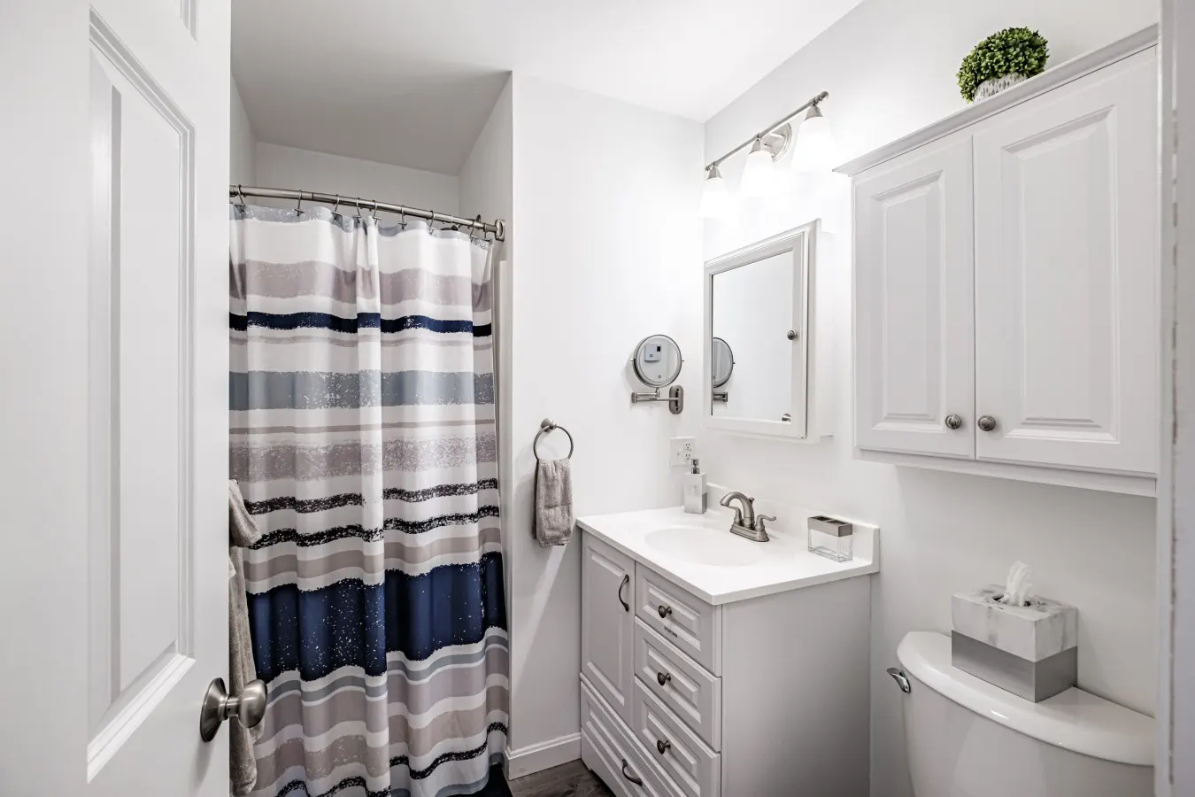 Calm Waters- a Newly Renovated Home on Sebago 20
