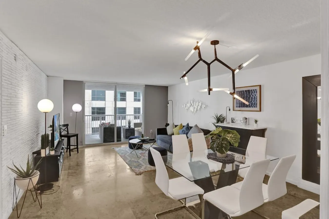Superb Private unit Perfectly Located In Brickell