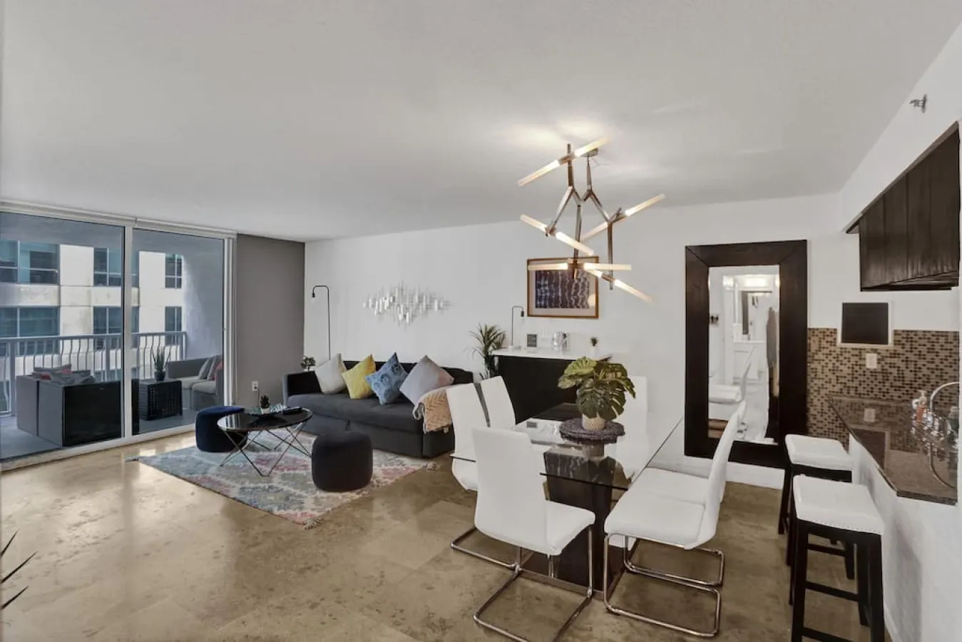 Superb Private unit Perfectly Located In Brickell 10