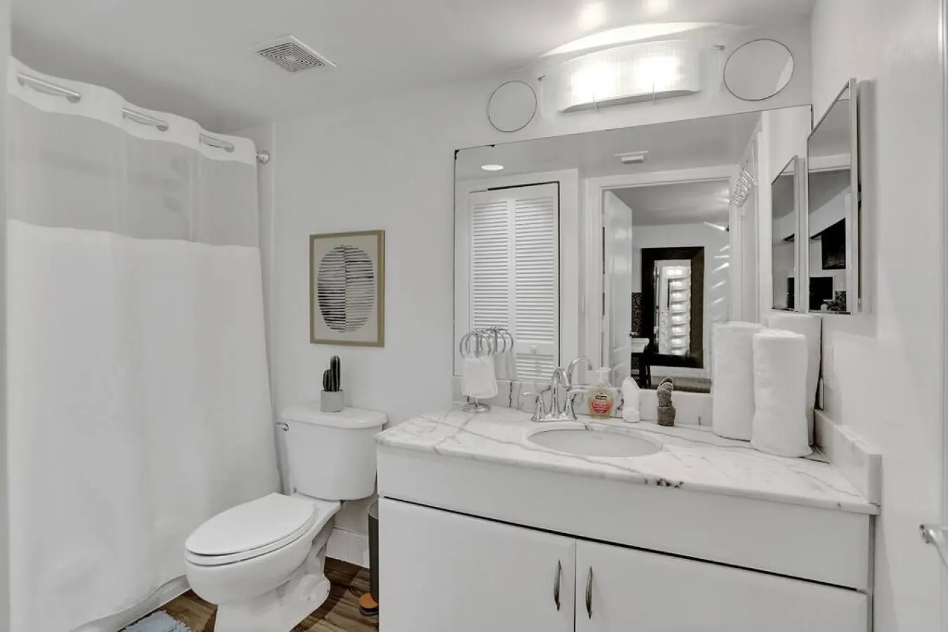 Superb Private unit Perfectly Located In Brickell 13