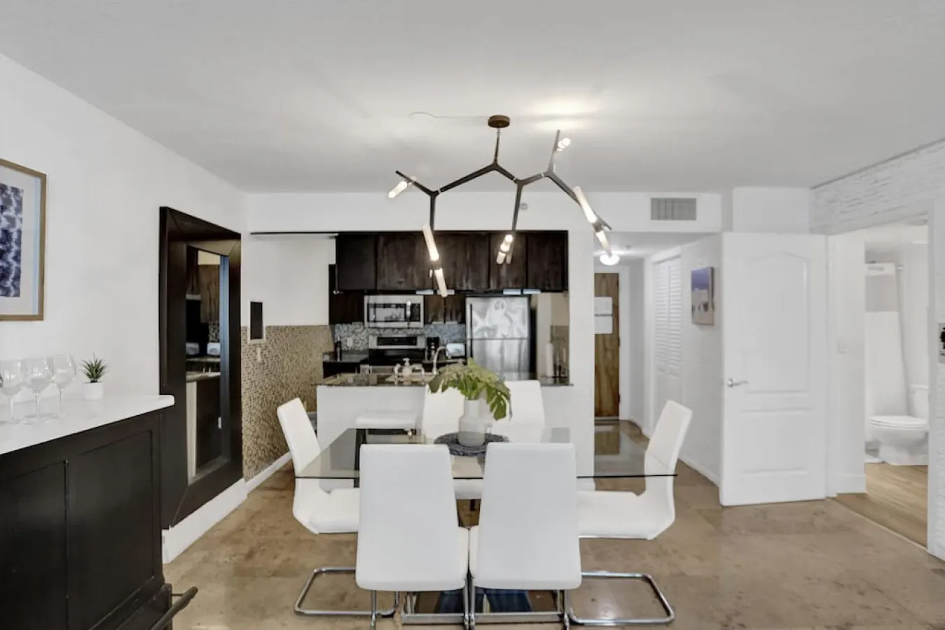 Superb Private unit Perfectly Located In Brickell 14