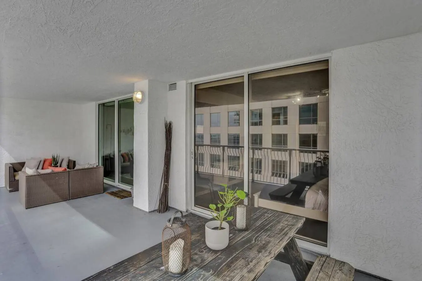 Superb Private unit Perfectly Located In Brickell 17