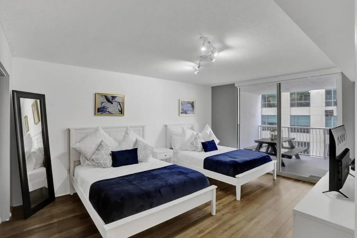 Superb Private unit Perfectly Located In Brickell 18