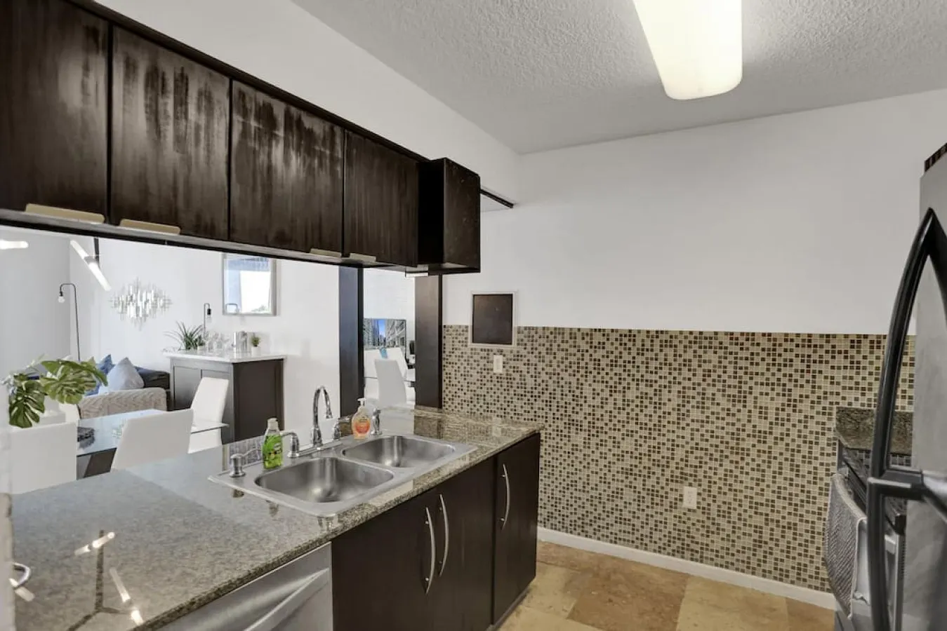 Superb Private unit Perfectly Located In Brickell 19