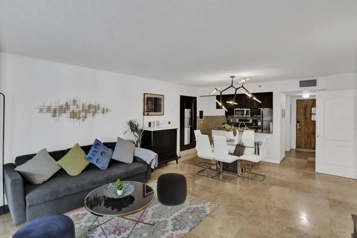 Superb Private unit Perfectly Located In Brickell 3