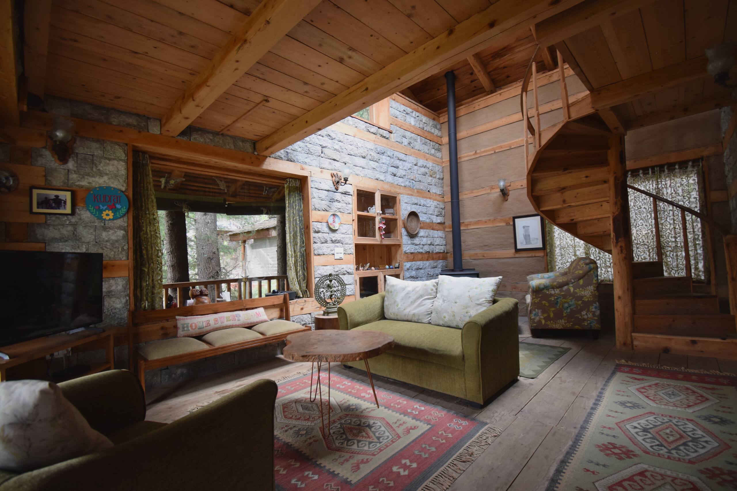 Wood House - Kudrat-A Boutique Homestay in Tirthan 4