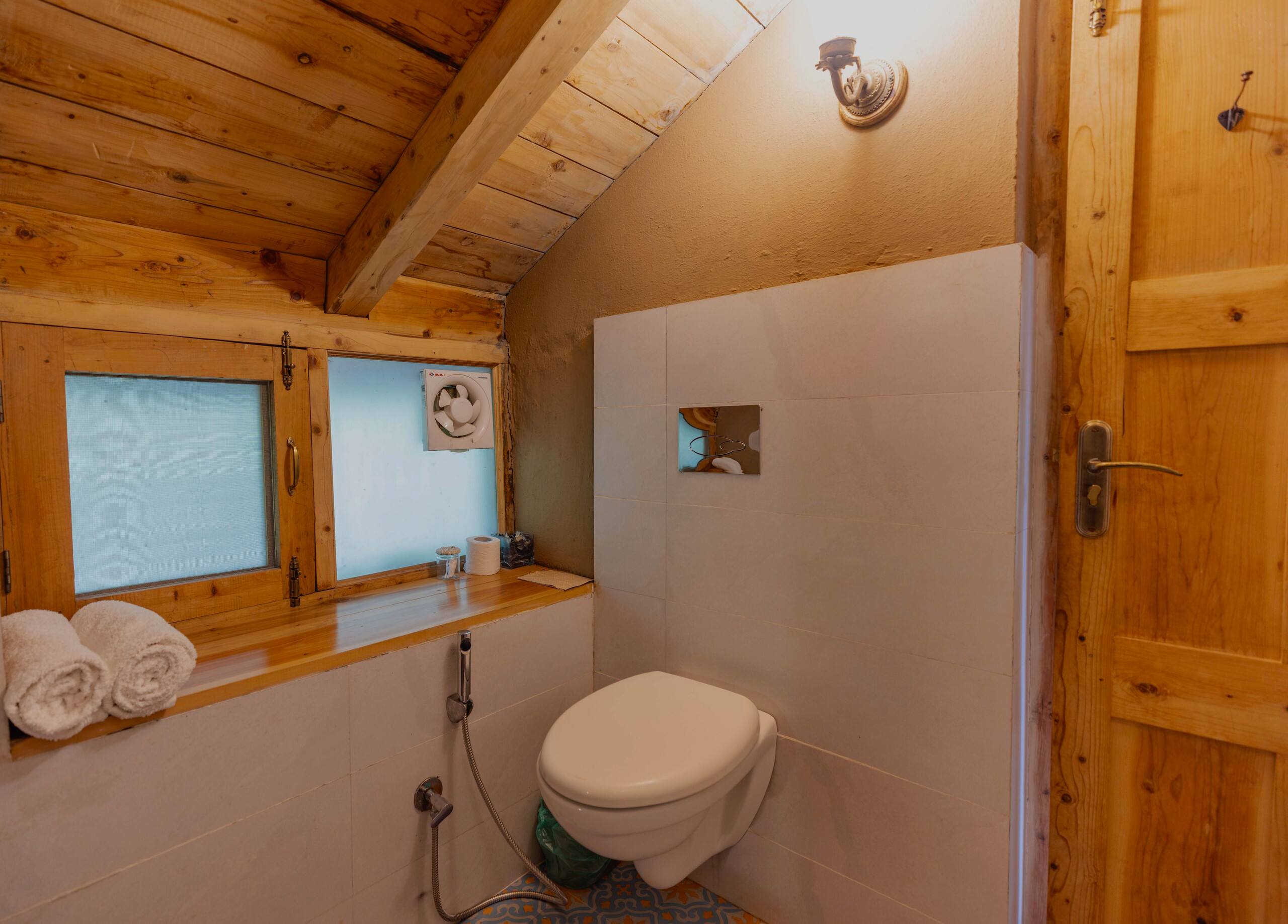 Wood House - Kudrat-A Boutique Homestay in Tirthan 18