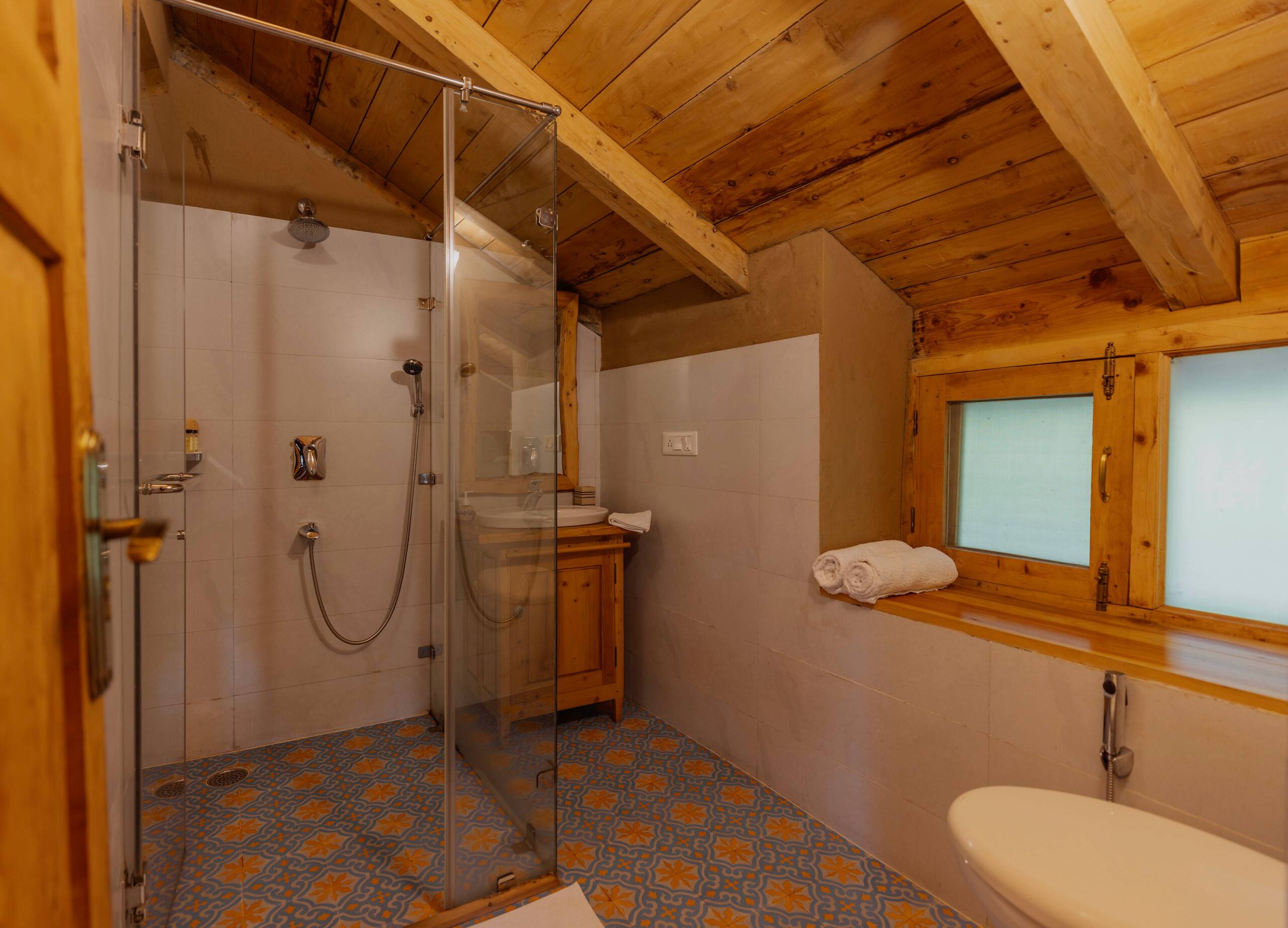 Wood House - Kudrat-A Boutique Homestay in Tirthan 17