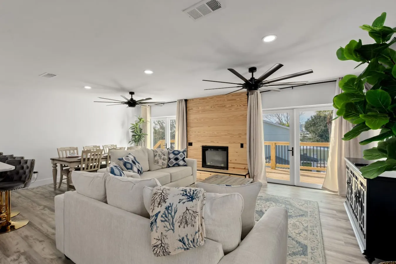 Casa Del Palms Pool + Family Fun, Walk to Beach 12