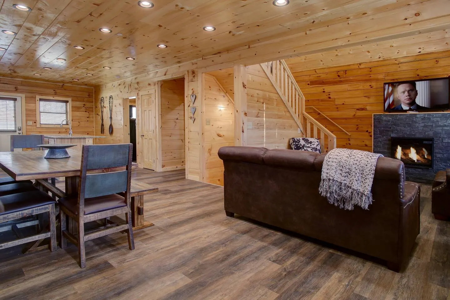 NEWLY Built! 5BR-5BH-Hottub-WIFI-Theater-Pool Tble 20