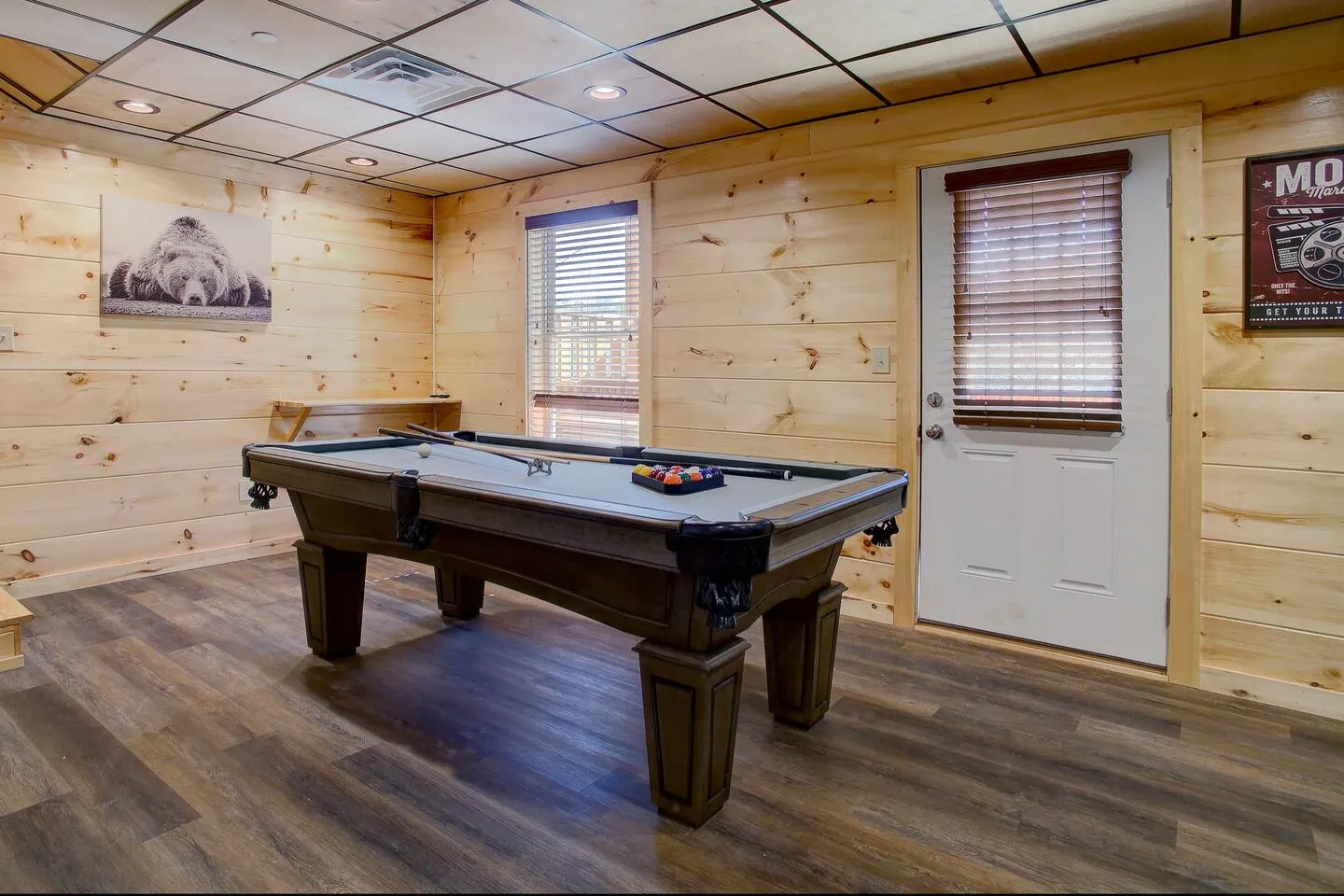 NEWLY Built! 5BR-5BH-Hottub-WIFI-Theater-Pool Tble — photo 3