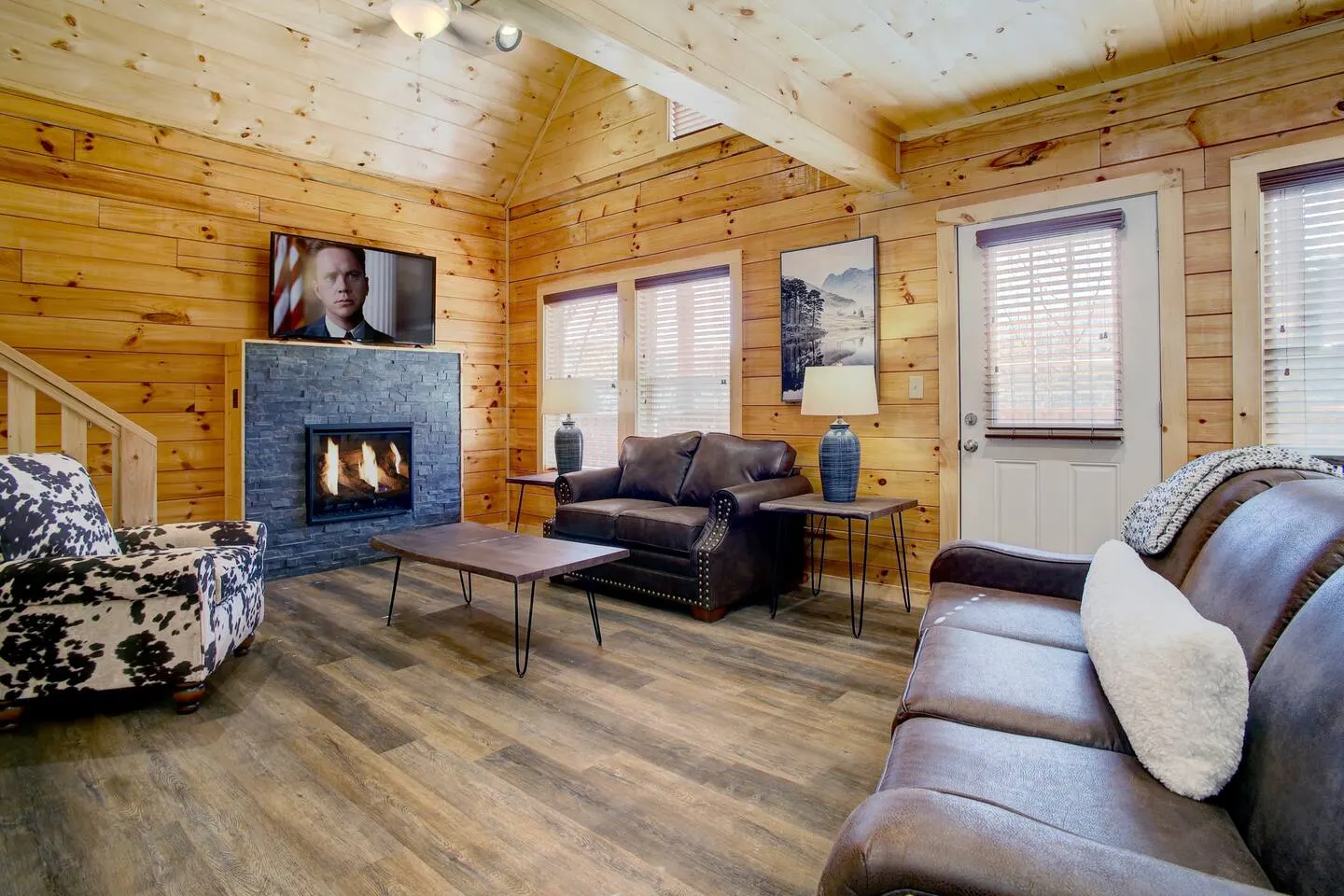 NEWLY Built! 5BR-5BH-Hottub-WIFI-Theater-Pool Tble — photo 4