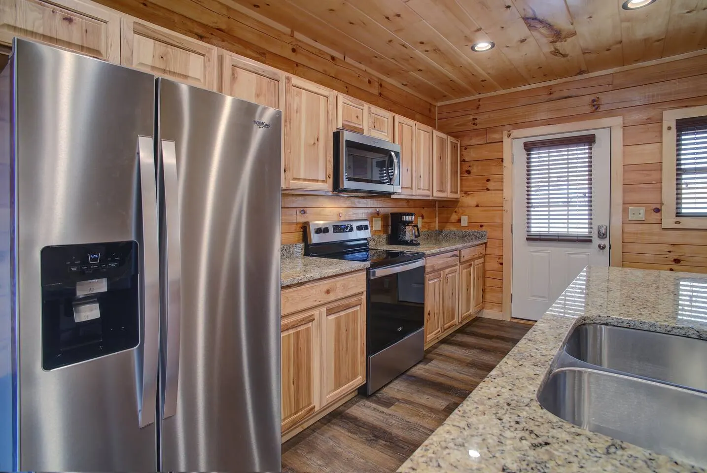 NEWLY Built! 5BR-5BH-Hottub-WIFI-Theater-Pool Tble 6