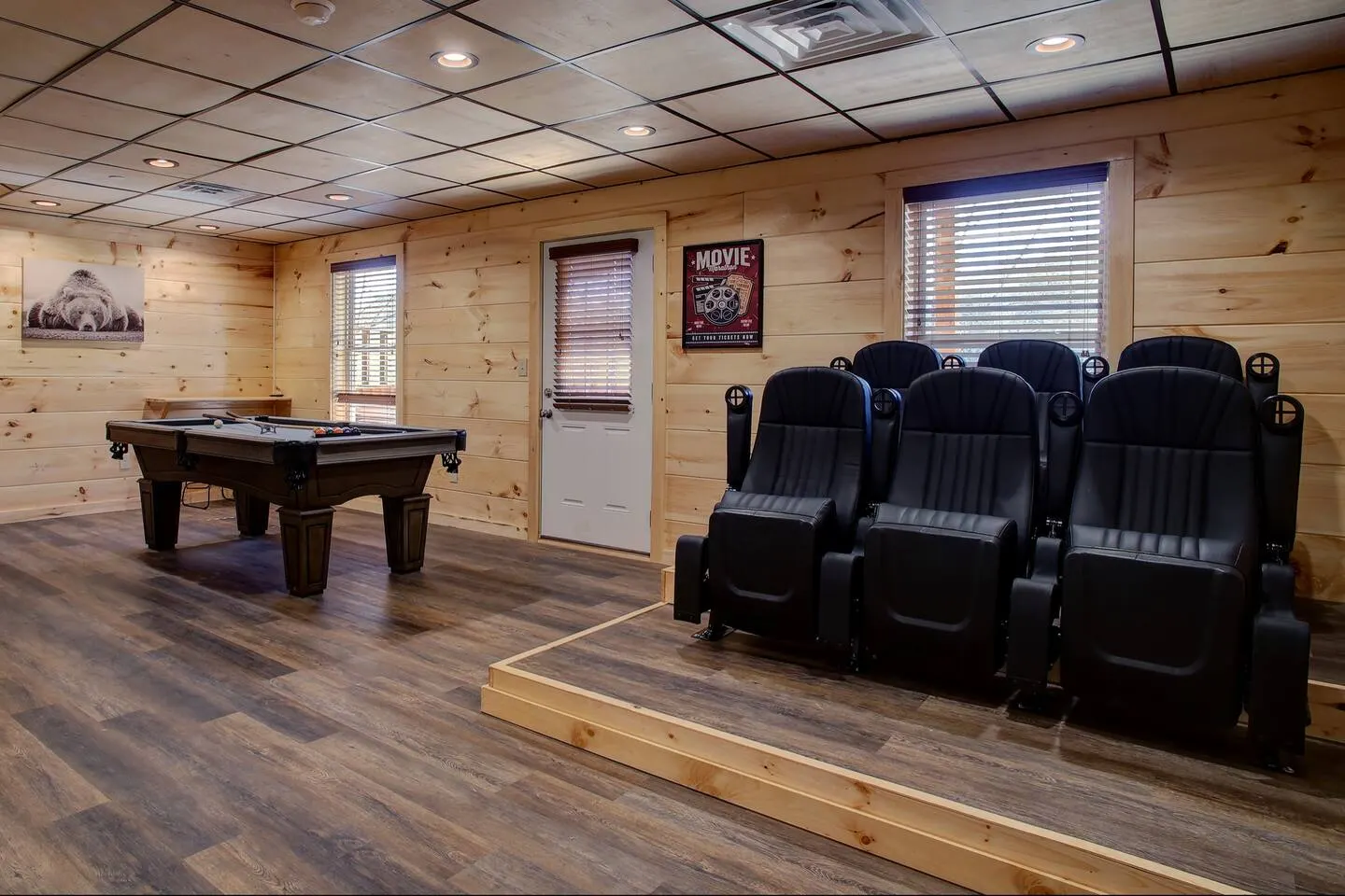 NEWLY Built! 5BR-5BH-Hottub-WIFI-Theater-Pool Tble 7