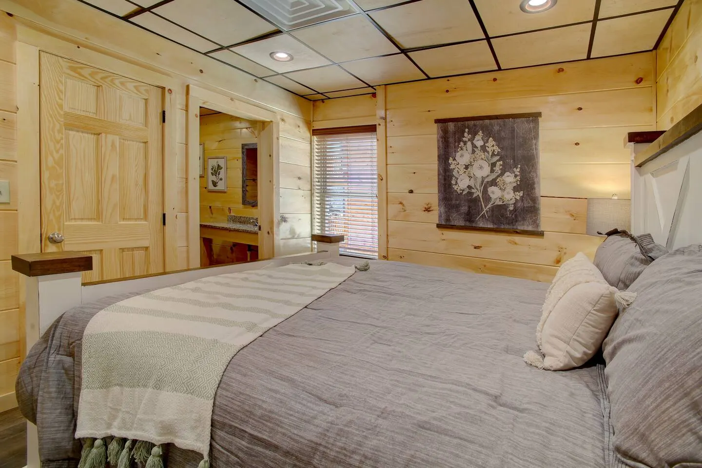 NEWLY Built! 5BR-5BH-Hottub-WIFI-Theater-Pool Tble 8