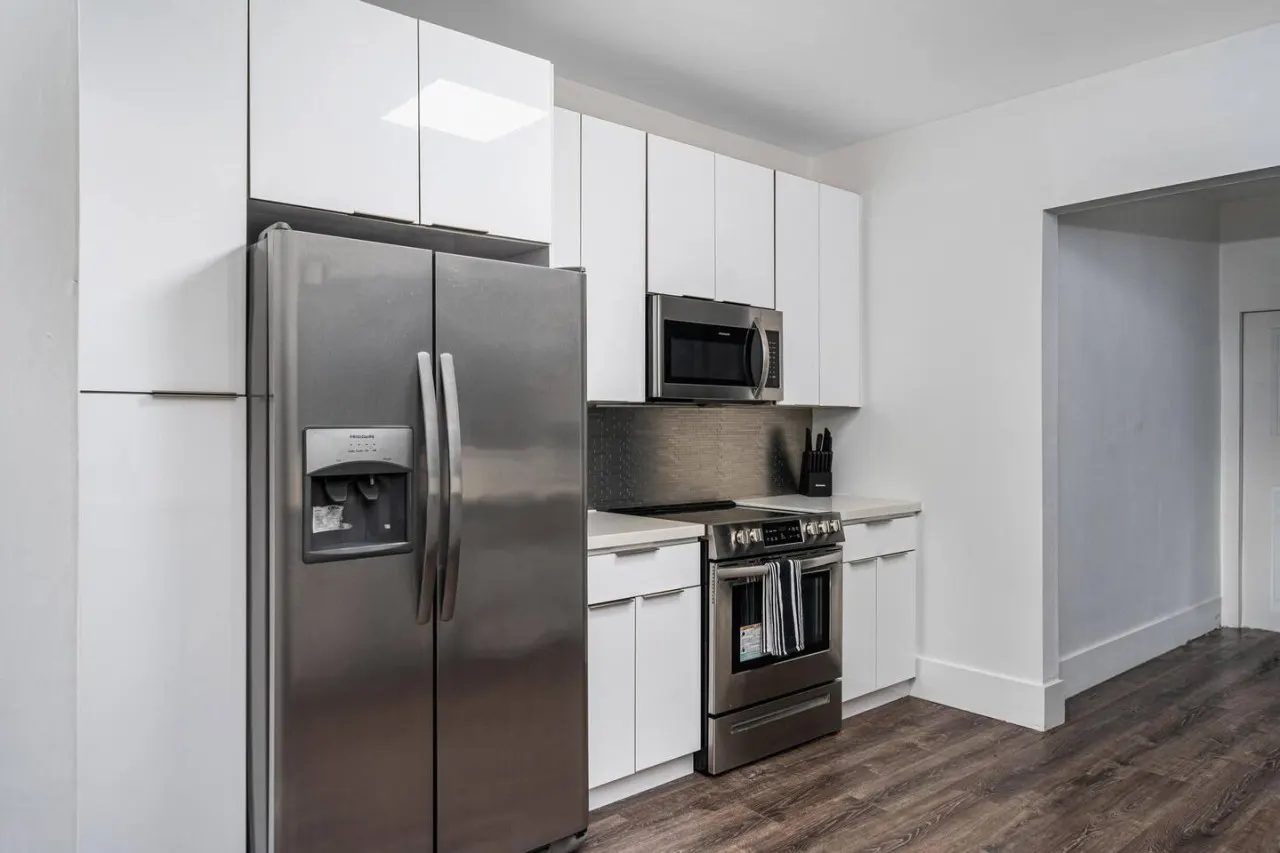 Casa Azul 6BR 3BA for 16 Furnished, Smart TV, WiFi, Netflix and More Central Miami 7