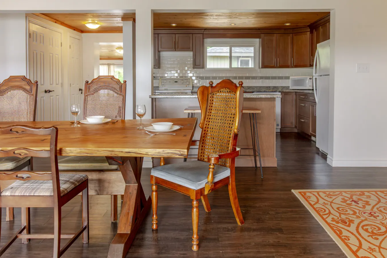 Westlake Consecon Lodge; beach pass! West Lake Vacation Home 5BR Waterfront Retreat + Near Sandbanks 4