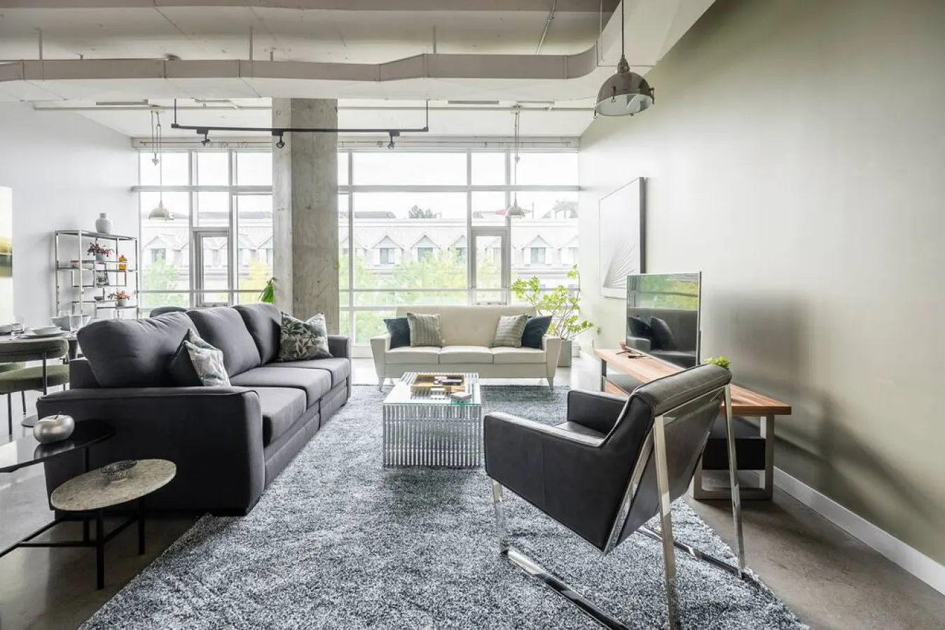 Spacious 1BR Loft Industrial Style Prime Area 2