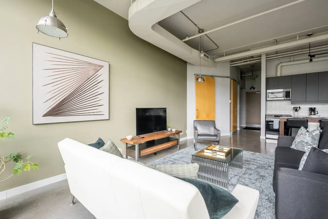 Spacious 1BR Loft Industrial Style Prime Area 12