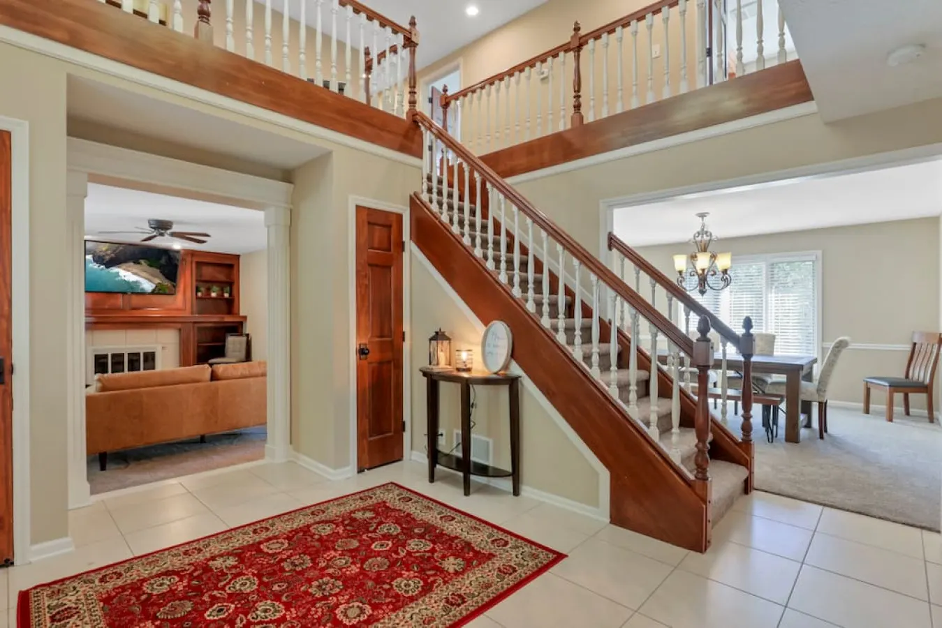 Lancaster: Valley View Villa 11