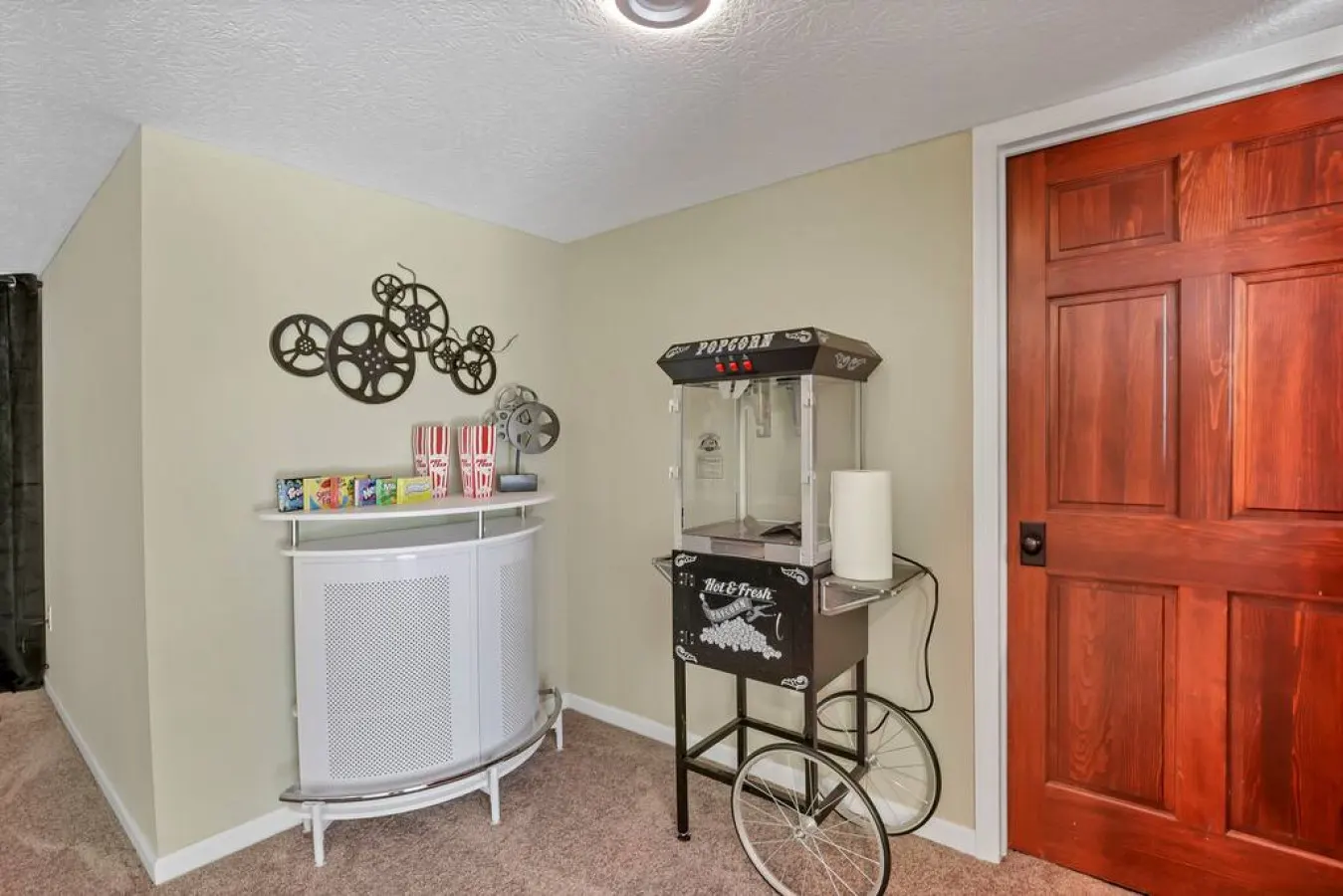 Lancaster: Valley View Villa 16