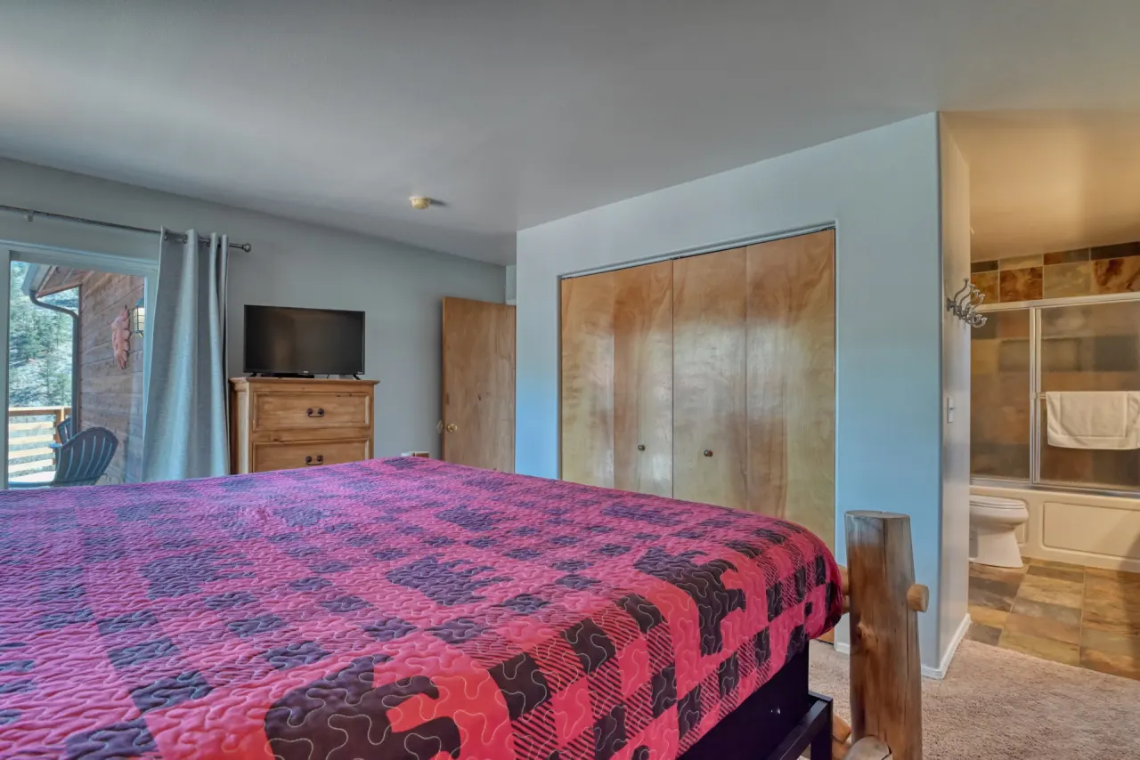 Buffalo Sunrise- Small Town Charm w/ Mountain Views 17