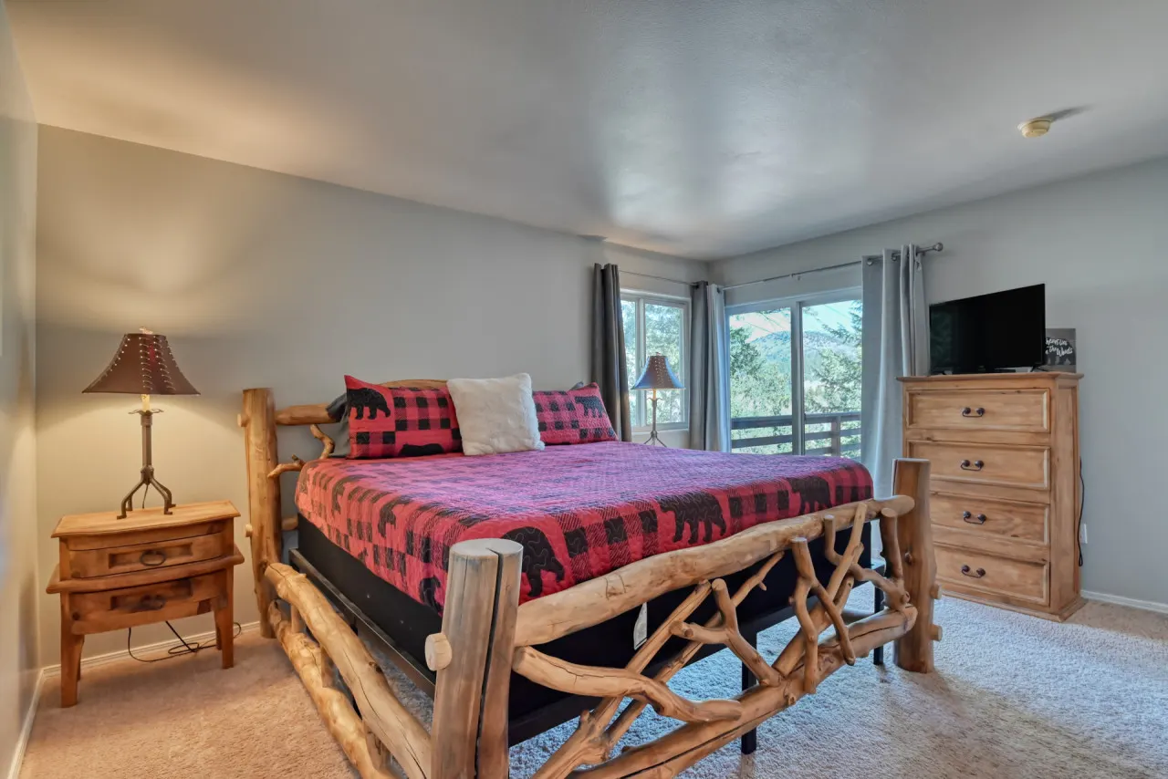 Buffalo Sunrise- Small Town Charm w/ Mountain Views 7
