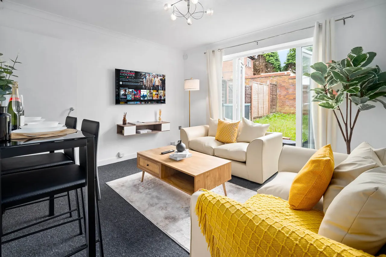 2 Bedroom House - Parking - Garden - Oldbury