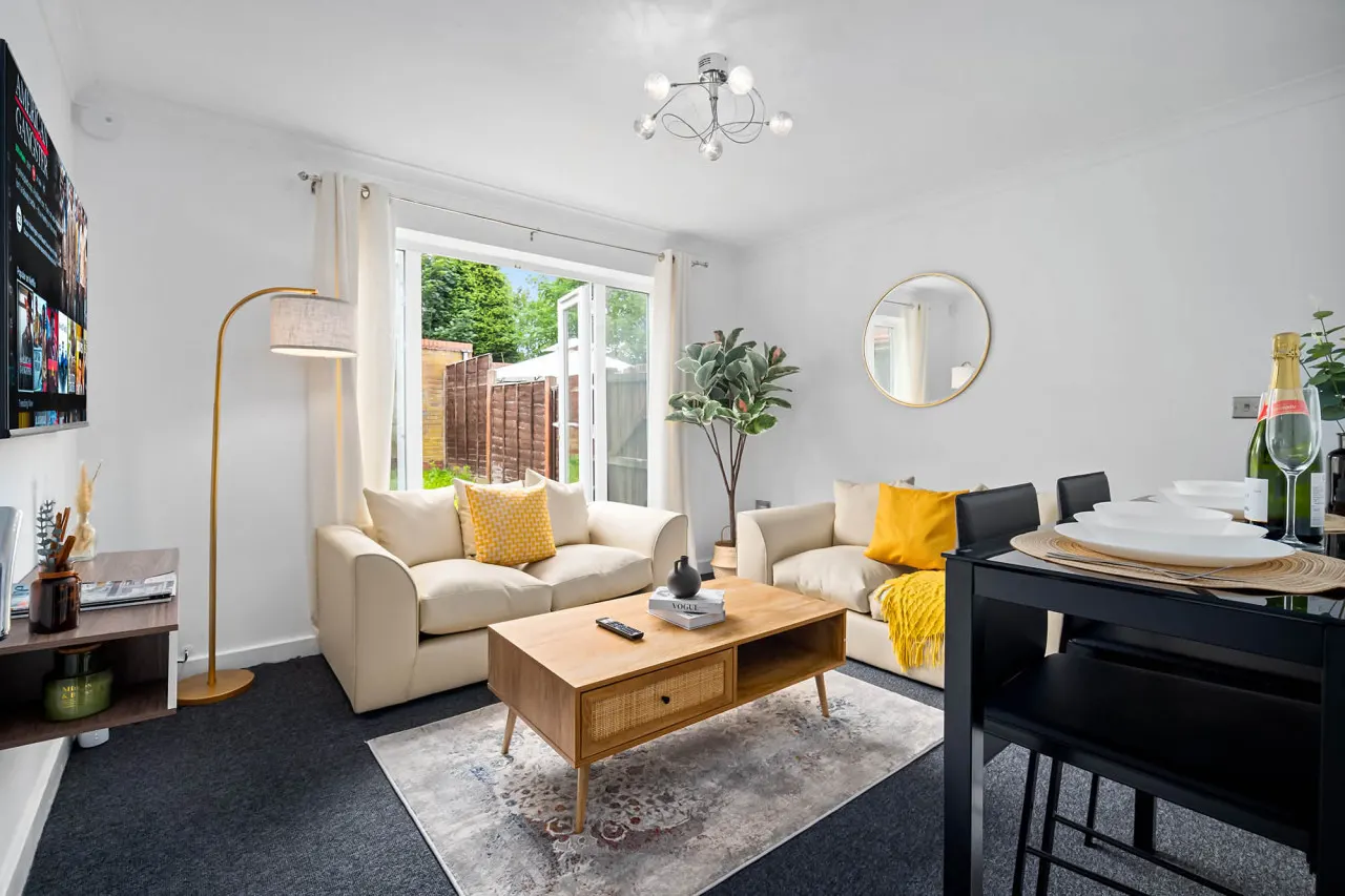 2 Bedroom House - Parking - Garden - Oldbury 13