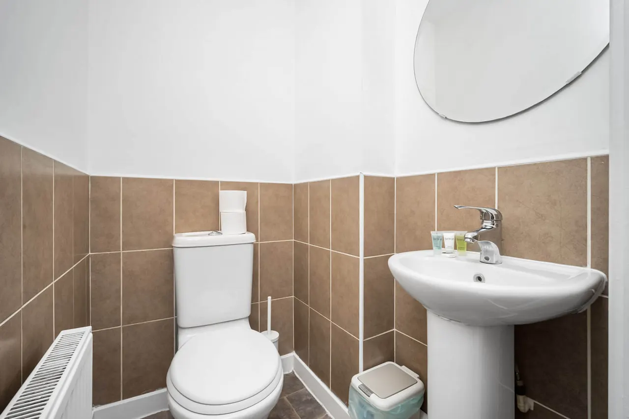 2 Bedroom House - Parking - Garden - Oldbury 20