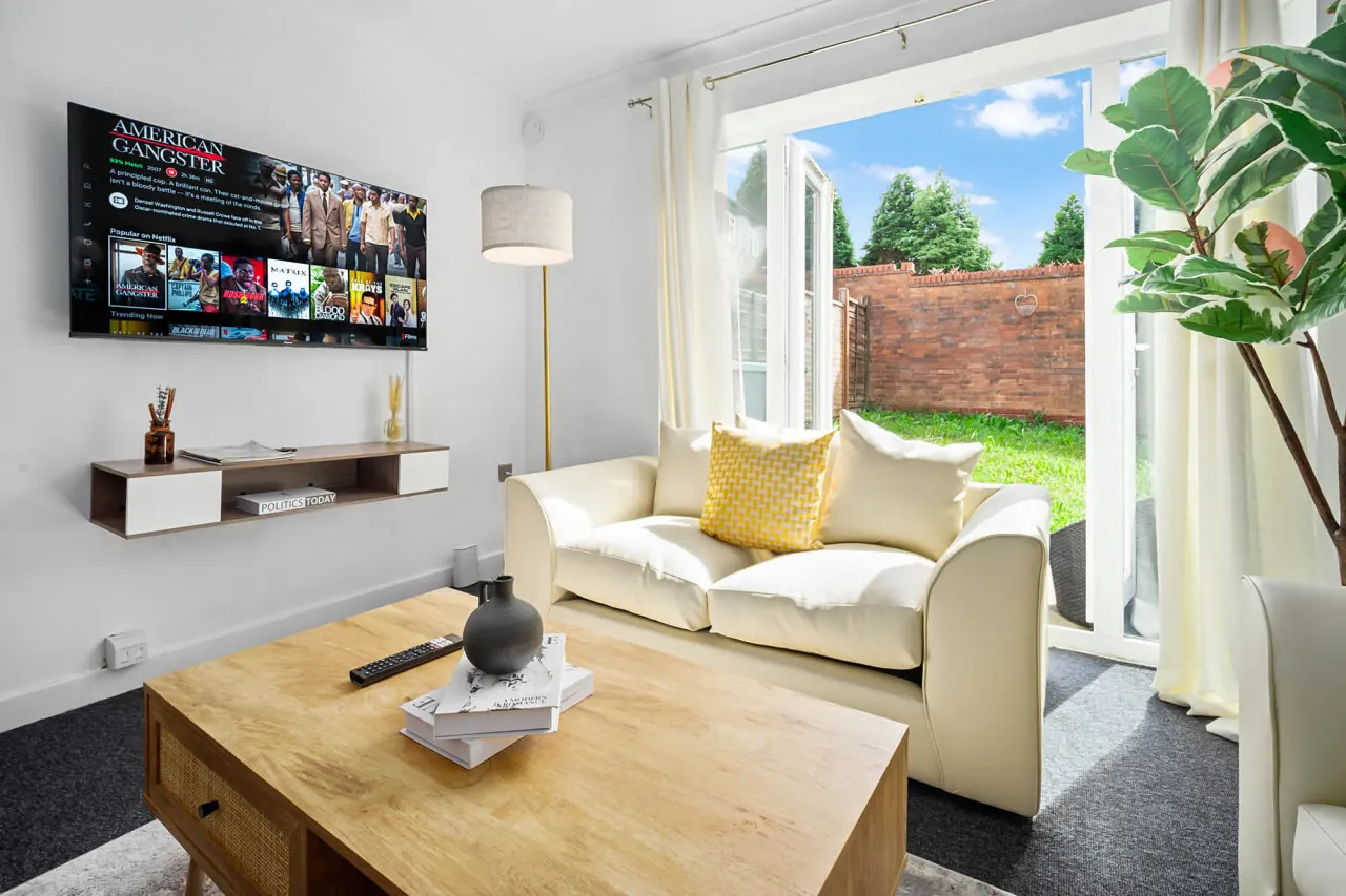 2 Bedroom House - Parking - Garden - Oldbury 8