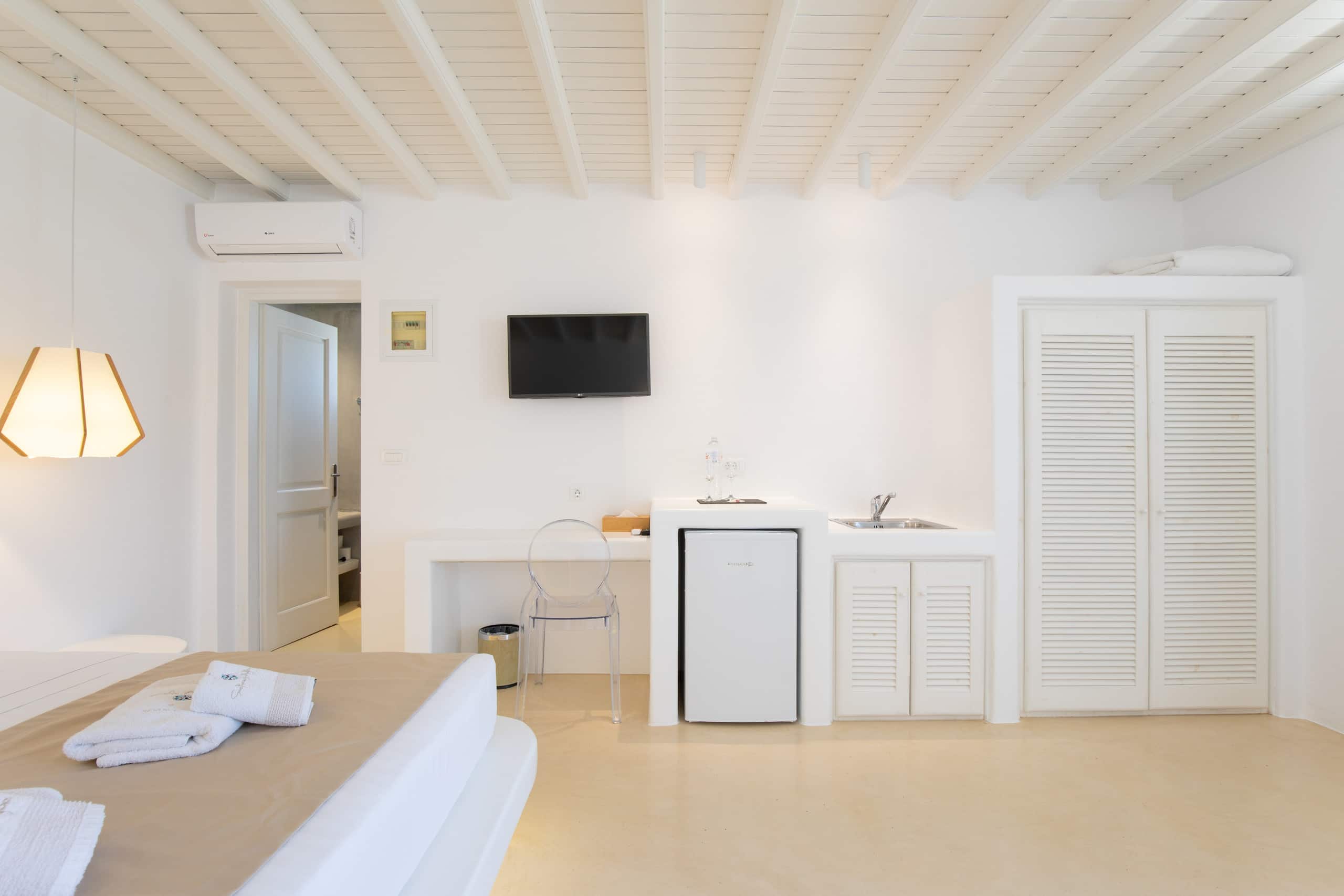 Seethroughmykonos, Junior Suite With Side Sea View 7