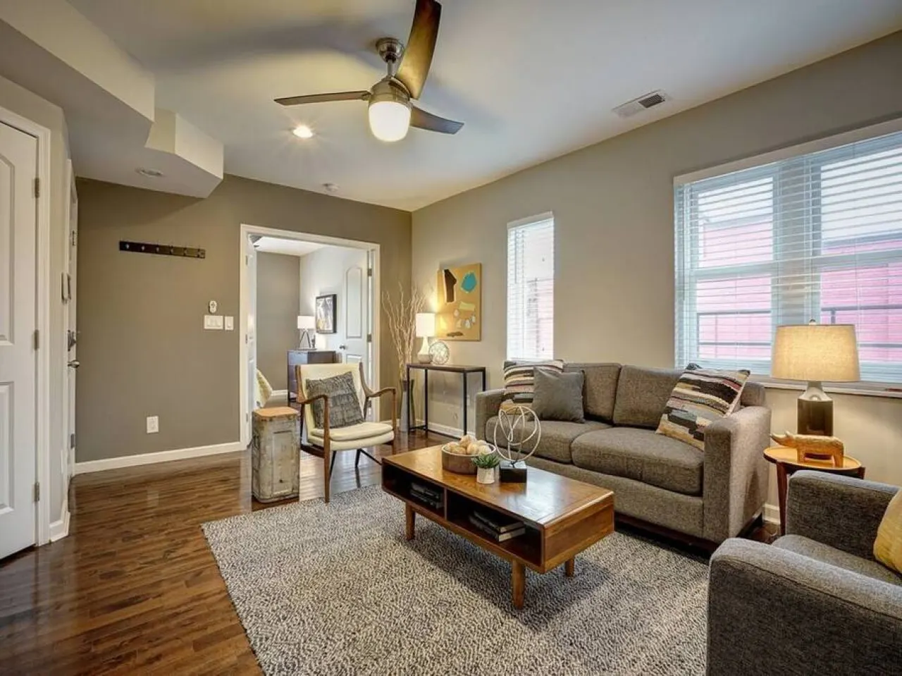 Clean & Bright 2BR near downtown 1