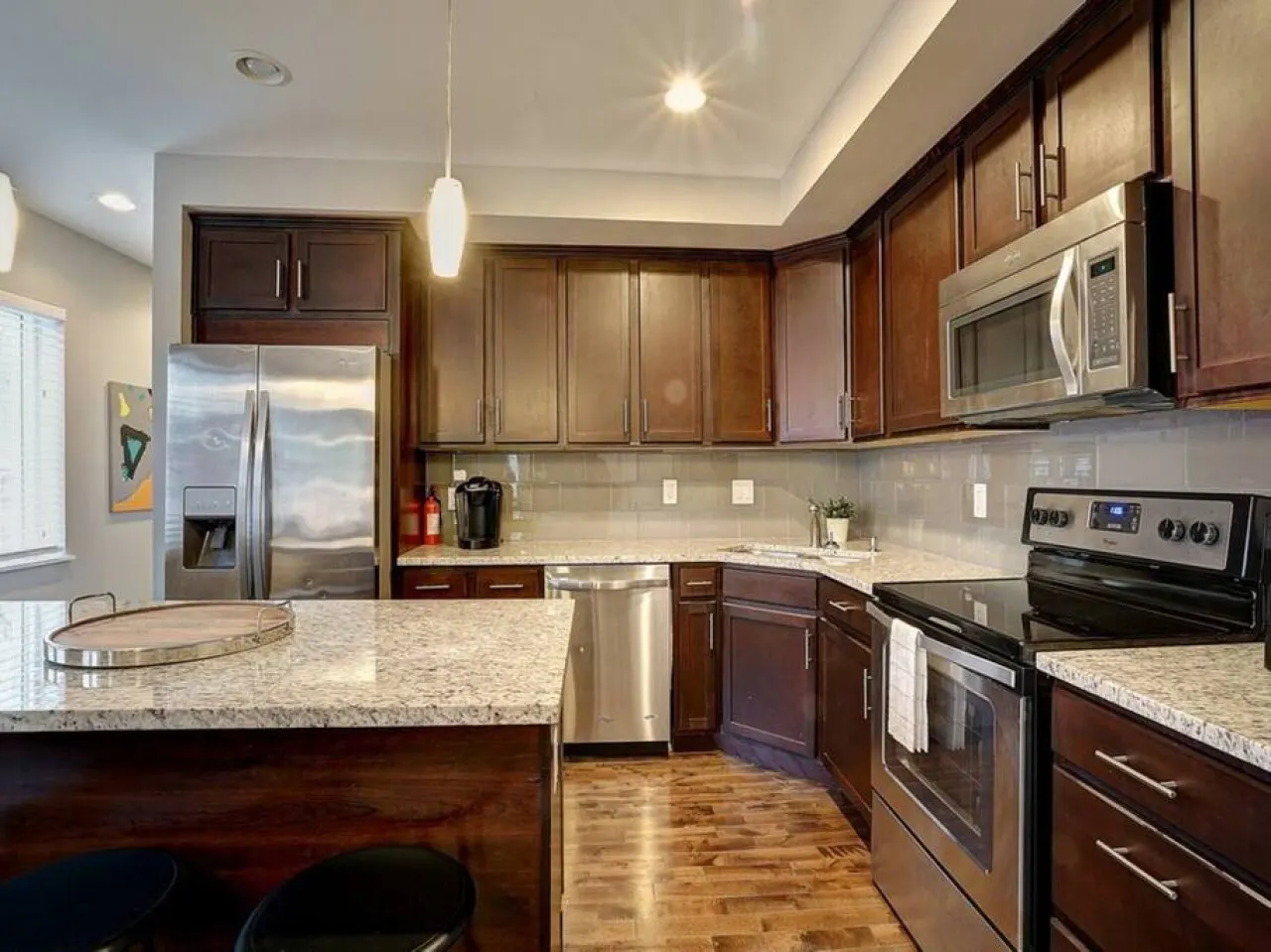 Clean & Bright 2BR near downtown 14