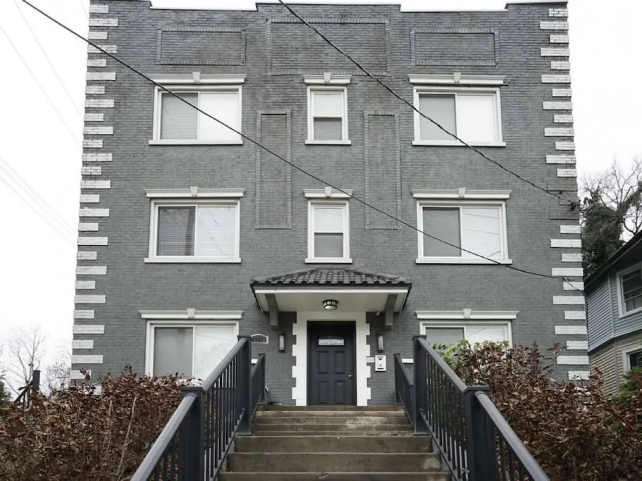 Clean & Bright 2BR near downtown 16