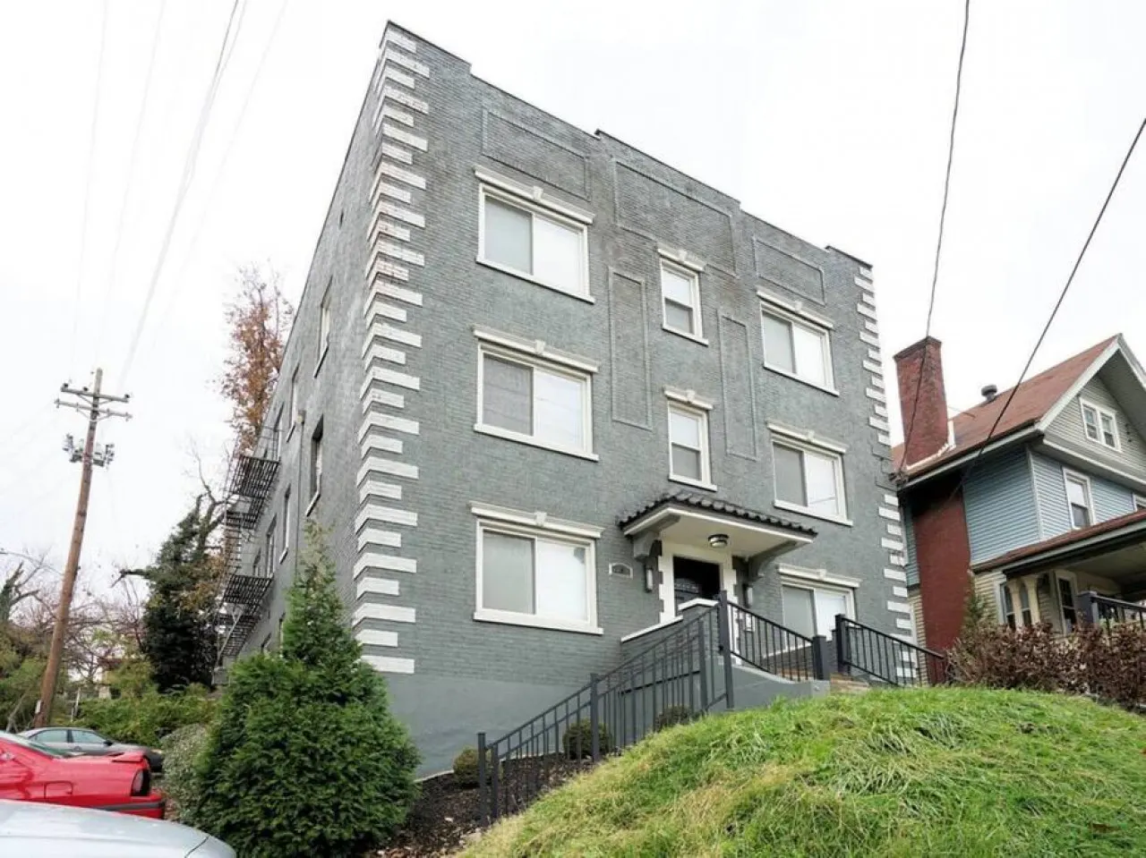 Clean & Bright 2BR near downtown 17