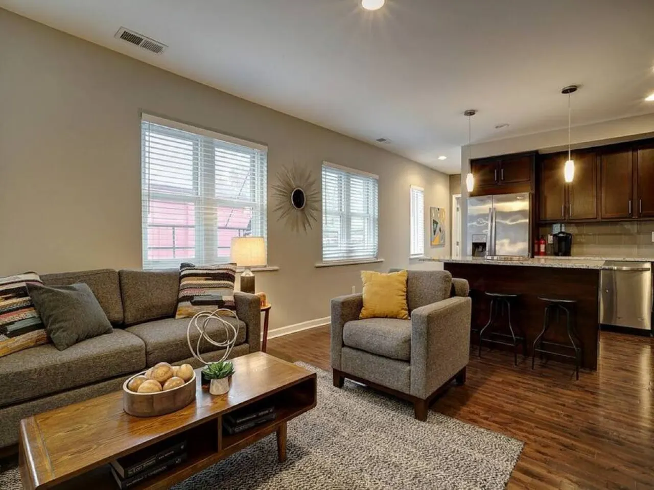 Clean & Bright 2BR near downtown 7